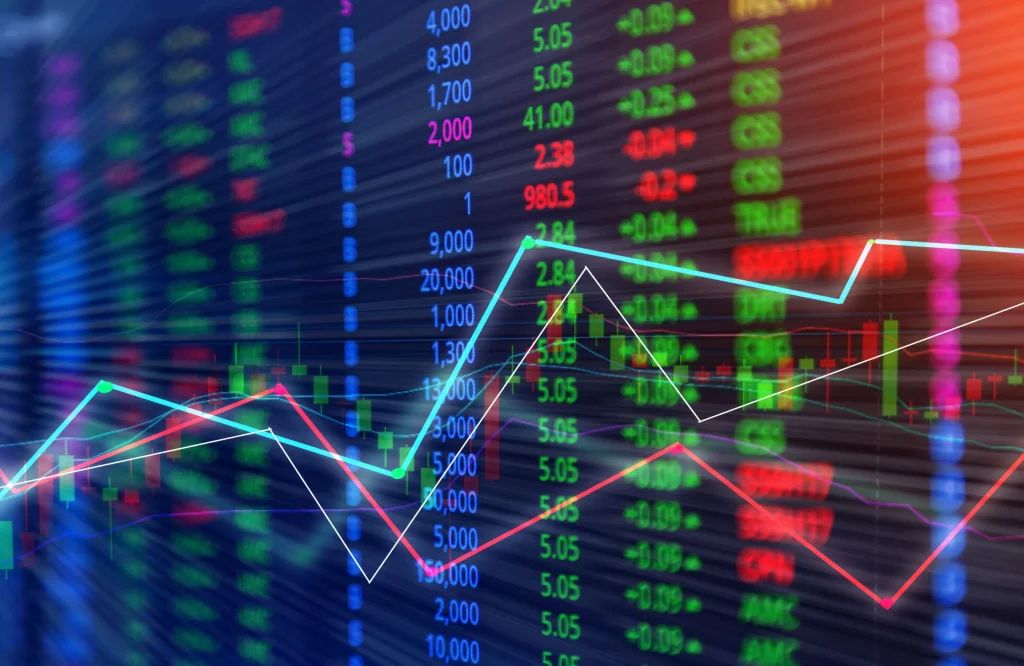 صورة تشير الى شاشة يظهر عليها حركة توقعات الأسهم السعودية 2025